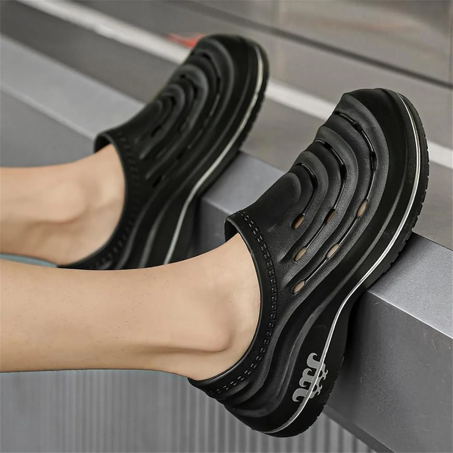 Armadillo Clogs for Nurses Chef Shoes Unisex Oil Resistant for Men Non Slip Work Shoes Women Food Service Comfortable Lightweight Nursing Shoe Waterproof Soft Beach Driving Sandals with Arch Support