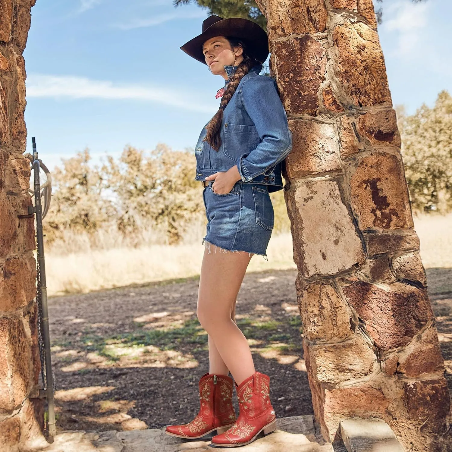 Cowboy Boots for Women - Western Embroidered Cowgirl Boots with Sparkly Rhinestone, Pointed Toe Chunky Heel Side Zipper Vintage Short Booties, Women's Ankle High Fashion Retro Country Booties