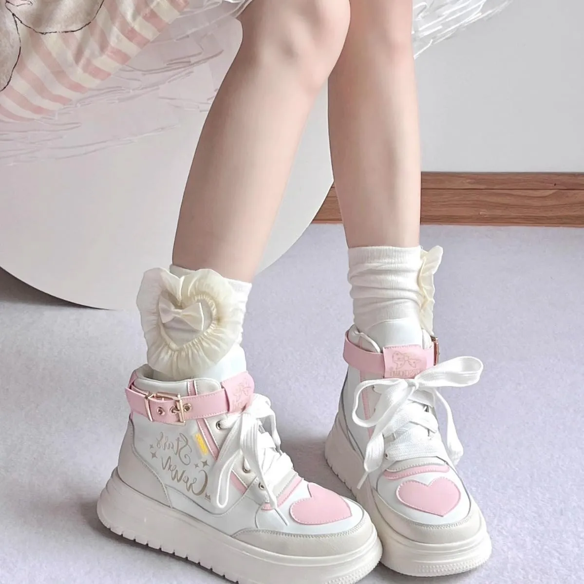 Geerta Cute Shoes Y2K の Girls High Top Lolita Chunky Cookie Sneaker Pretty Pastel Aesthetic Platform Thick Sole Japanese Kawaii Retro Gothic Vintage White Doll Shoes for Women