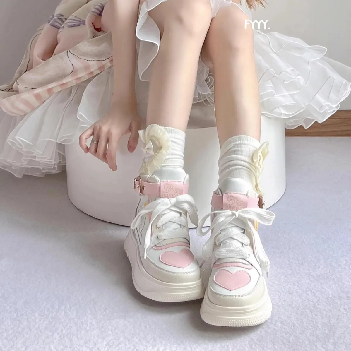 Geerta Cute Shoes Y2K の Girls High Top Lolita Chunky Cookie Sneaker Pretty Pastel Aesthetic Platform Thick Sole Japanese Kawaii Retro Gothic Vintage White Doll Shoes for Women