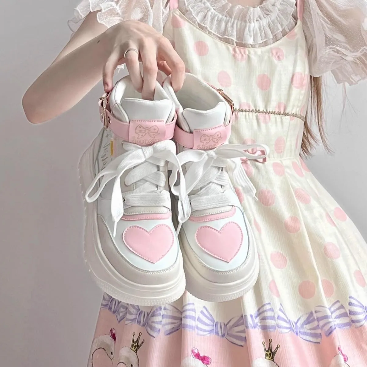 Geerta Cute Shoes Y2K の Girls High Top Lolita Chunky Cookie Sneaker Pretty Pastel Aesthetic Platform Thick Sole Japanese Kawaii Retro Gothic Vintage White Doll Shoes for Women