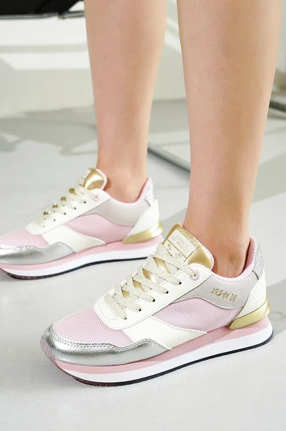 Trendy Sneakers for Women 2024 Cute, Fashionable, and Dress Women Sneakers for Every Style - Discover Your Perfect Pair in Women's Sneakers and Trendy Shoes