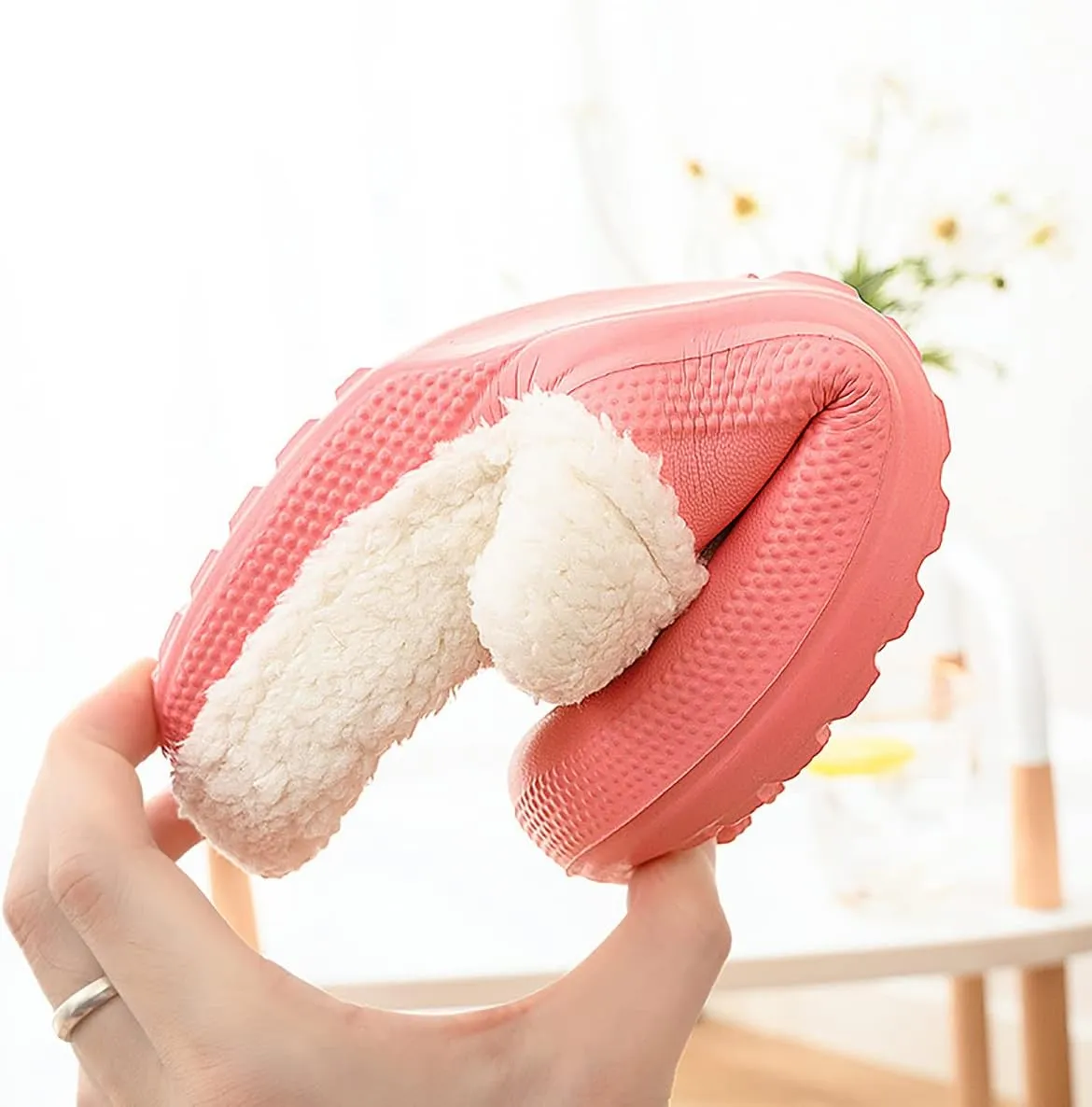 Unisex Winter Fur Lined Clogs Shoes Cushioned Fleece Clogs Indoor Outdoor Fuzzy Slippers Comfy Memory Foam Fluffy Lined Clogs Garden Waterproof Mules