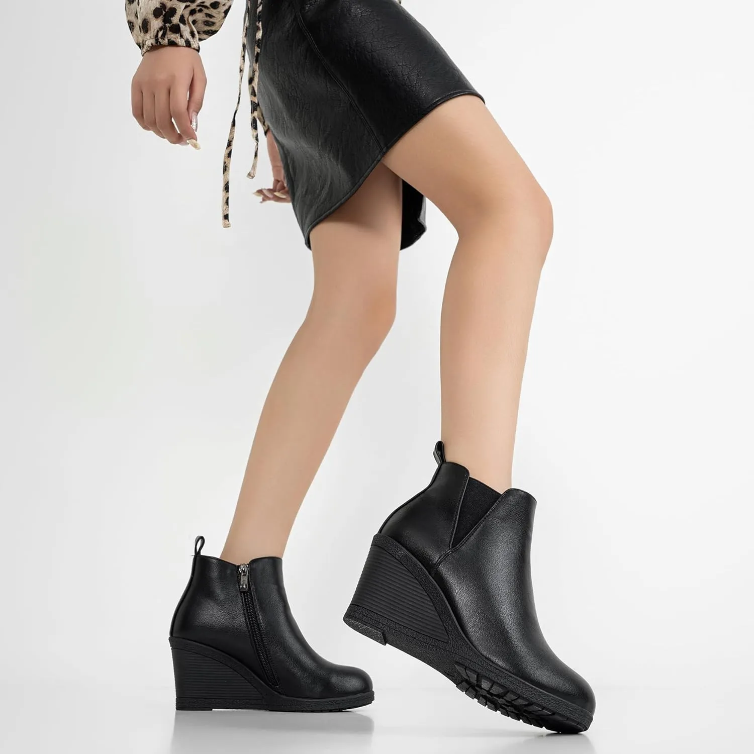 Vepose Women's 9679 Low Wedge Boots, Comfortable Ankle Booties with Inside Zipper
