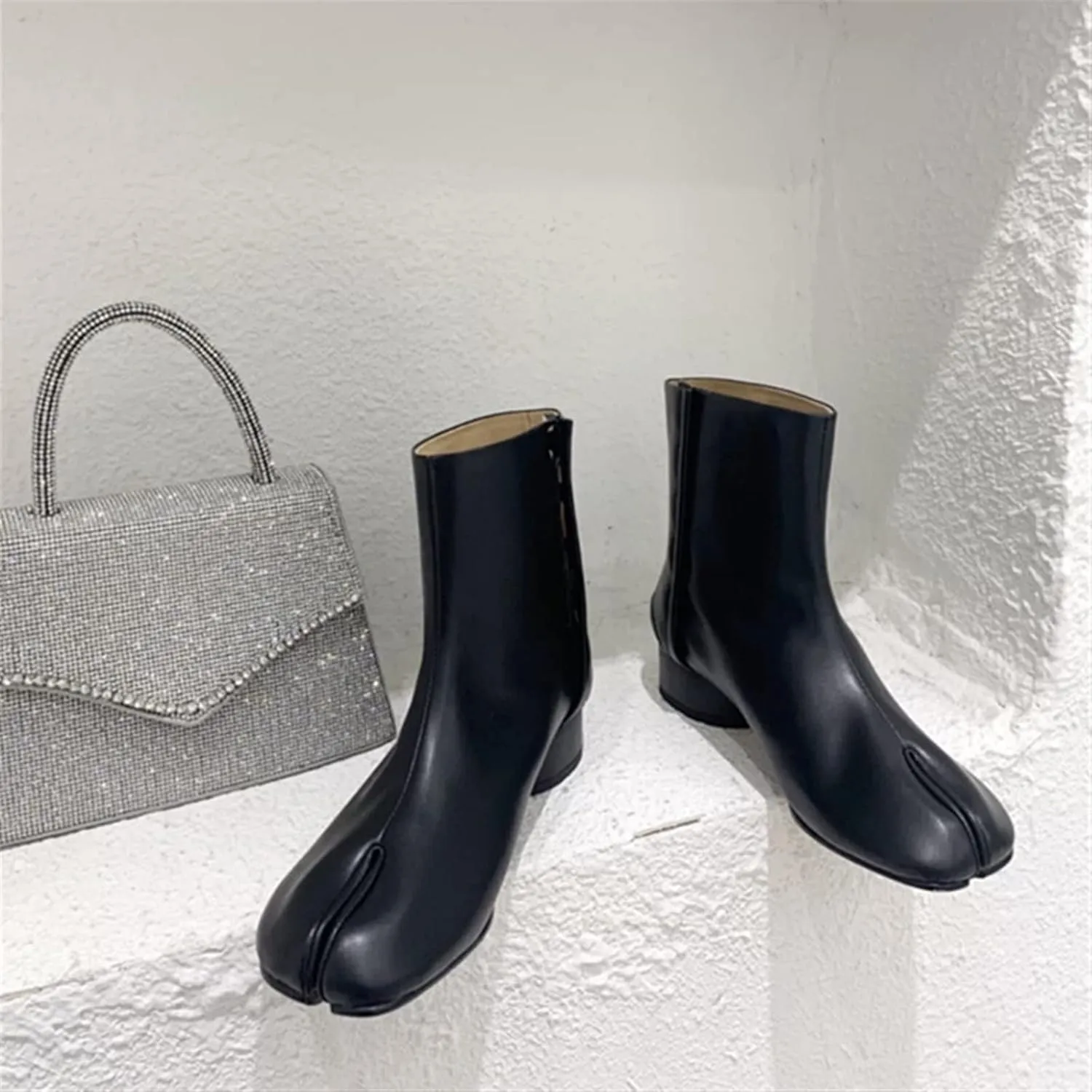 Womens Shoes Women Split Toe Ninja Tabi Ankle Boots Round Heels 3.5cm Medium Heel Lady Leather Shoes Woman Short Boot Brand Design Boots